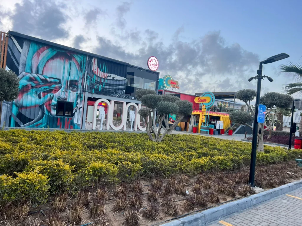 التواصل مع رويال كرفان للحلول الهندسية والكرافانات